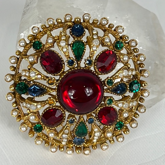 Capri Signed Round Vintage Glass Cabochon Crystals Pearl Gold Tone Metal Brooch - Picture 4 of 15